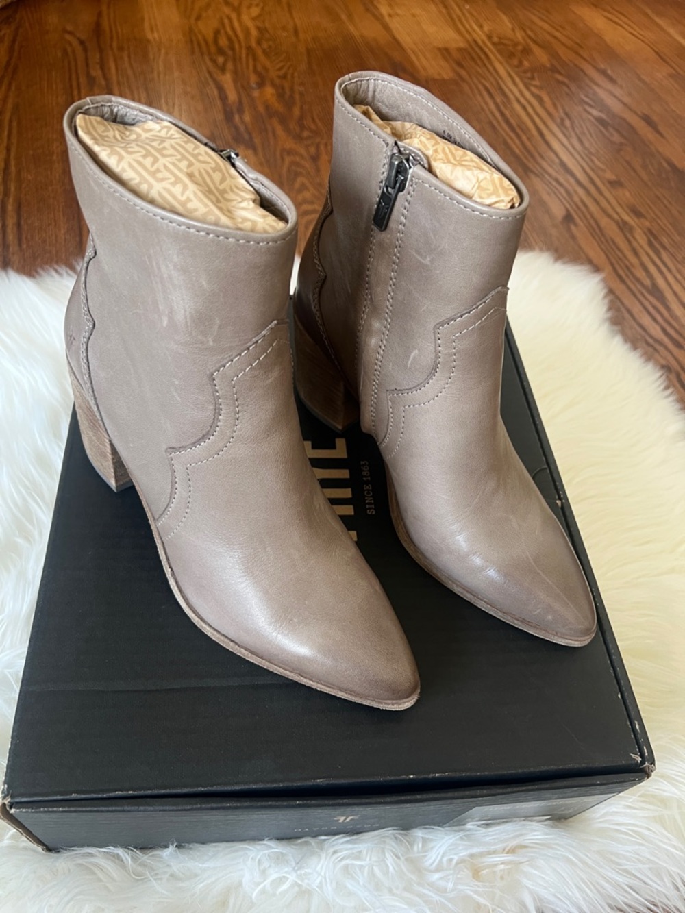 Frye Flynn Short Inside Zip *NEW*